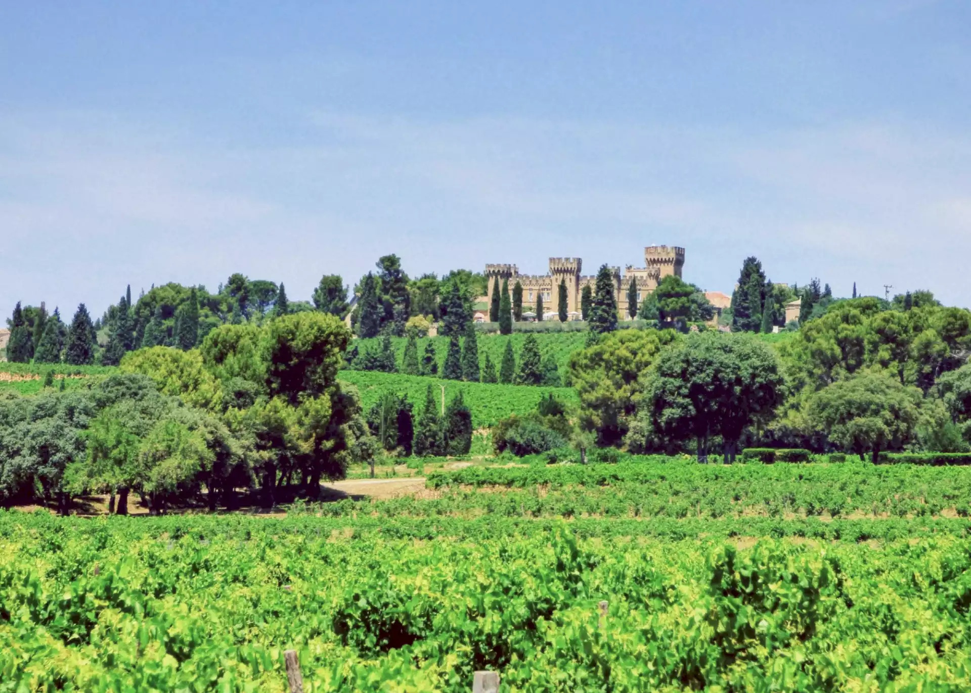 7 khách sạn lâu đài cạnh vườn nho ở Pháp