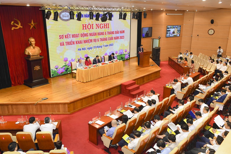 Thủ tướng yêu cầu giảm mặt bằng lãi suất, nhất là giảm lãi suất cho vay Thủ tướng yêu cầu giảm mặt bằng lãi suất, nhất là giảm lãi suất cho vay