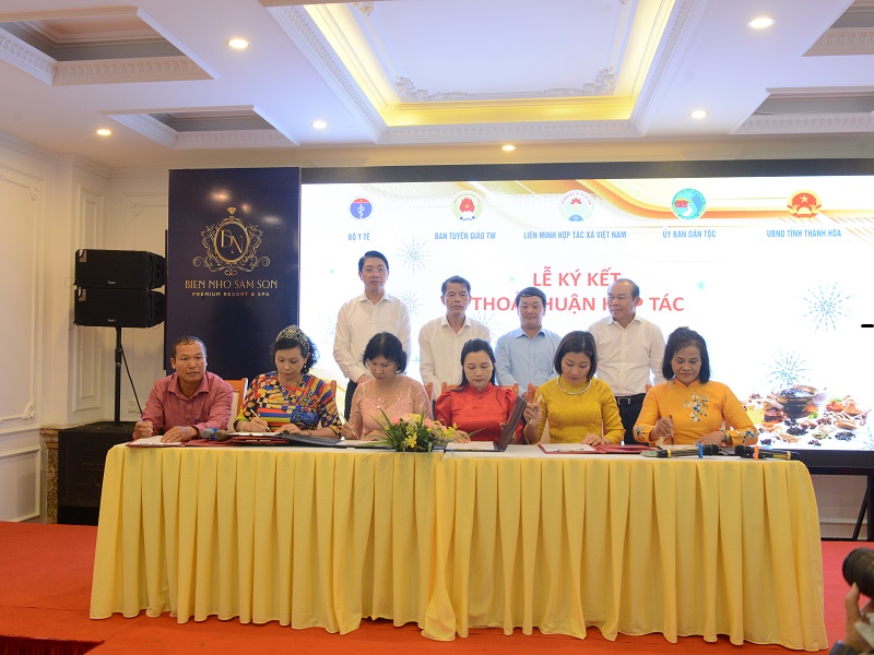 Diễn đàn kinh tế dược liệu Việt Nam - Liên kết của 4 nhà Diễn đàn kinh tế dược liệu Việt Nam - Liên kết của 4 nhà