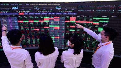 Chứng khoán toàn cầu chao đảo trước nhiều thông tin bất lợi