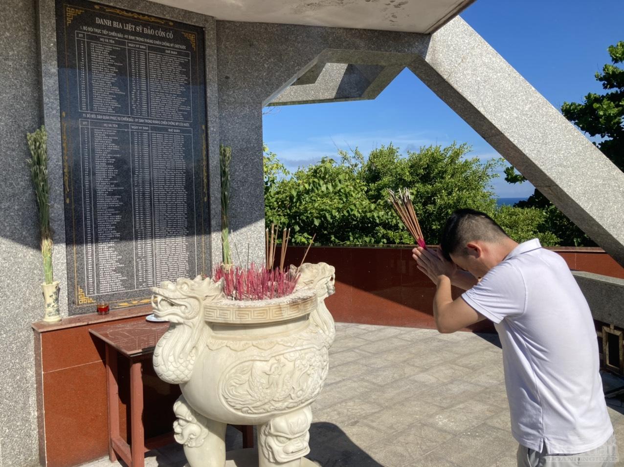 “Thương Cồn Cỏ gối đầu lên sóng dữ”