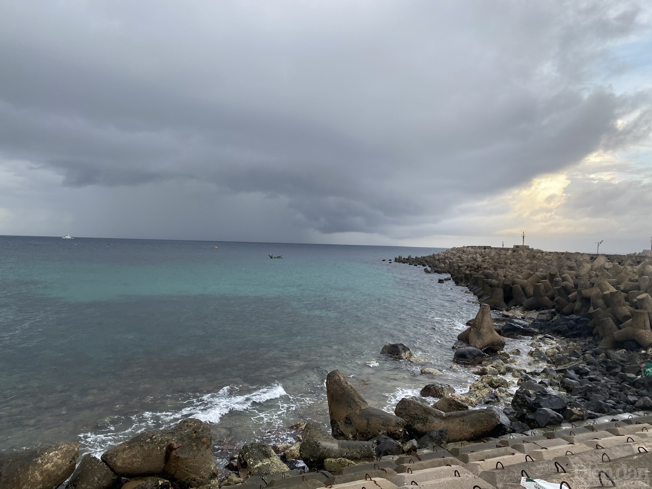 “Thương Cồn Cỏ gối đầu lên sóng dữ”