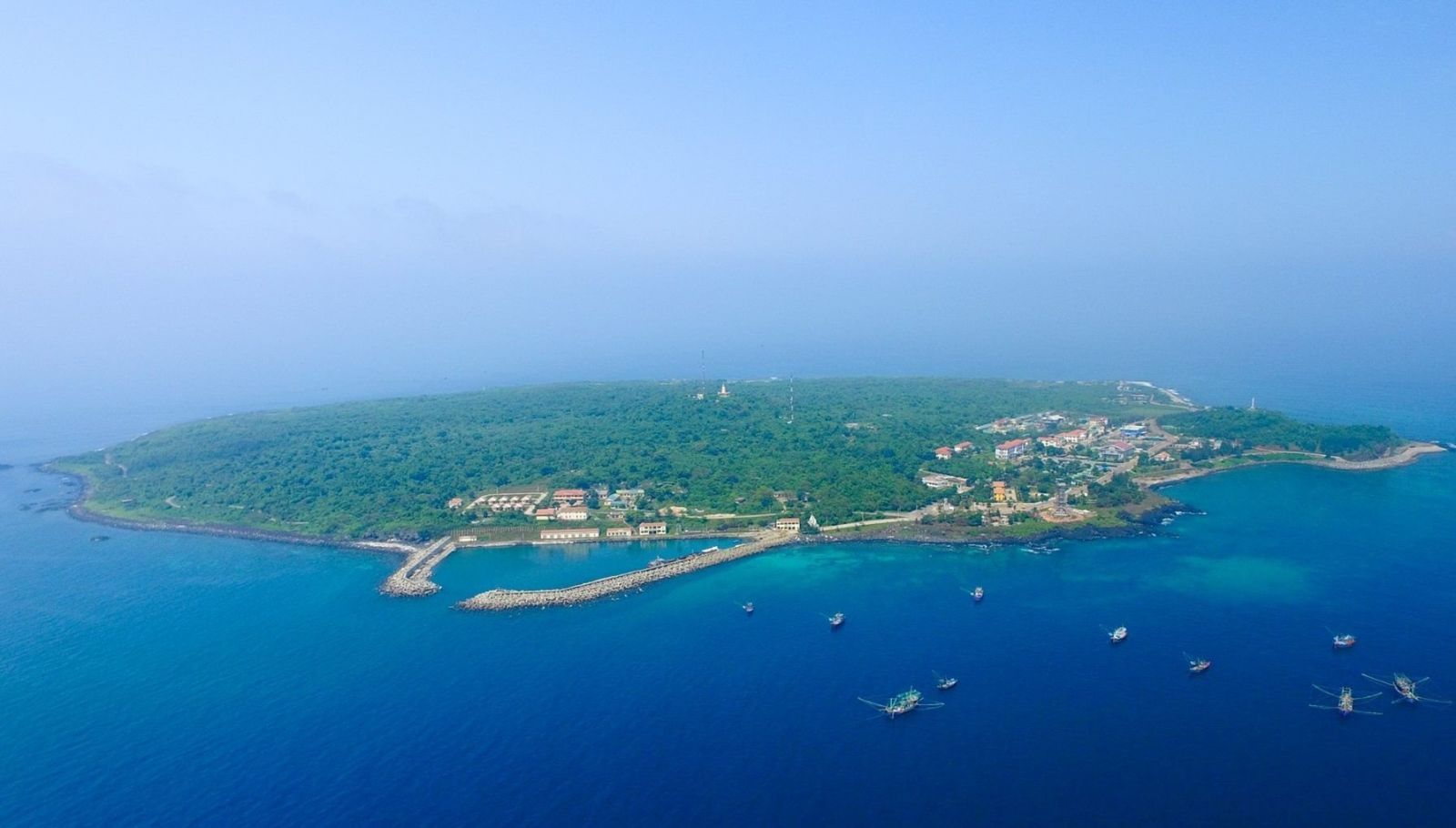 “Thương Cồn Cỏ gối đầu lên sóng dữ”