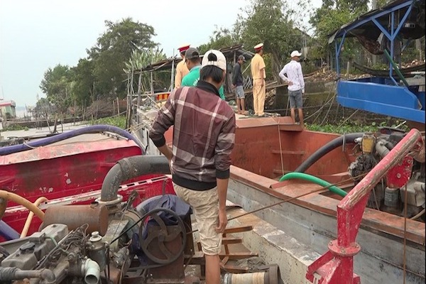 An Giang: Vì sao hàng loạt lãnh đạo ngành tài nguyên và doanh nghiệp bị bắt? An Giang: Vì sao hàng loạt lãnh đạo ngành tài nguyên và doanh nghiệp bị bắt?