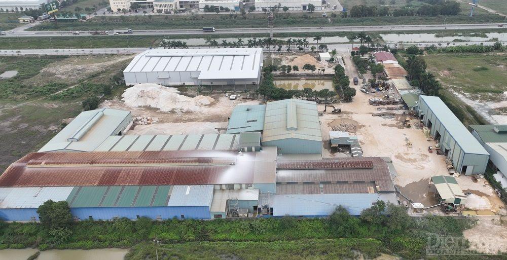 Lộ nhiều sai phạm tại nhà máy chế biến bột đá ở Nghệ An Lộ nhiều sai phạm tại nhà máy chế biến bột đá ở Nghệ An