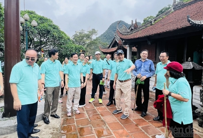 Đảng ủy VCCI dâng hương tại Khu Di tích lịch sử và danh lam thắng cảnh Yên Tử