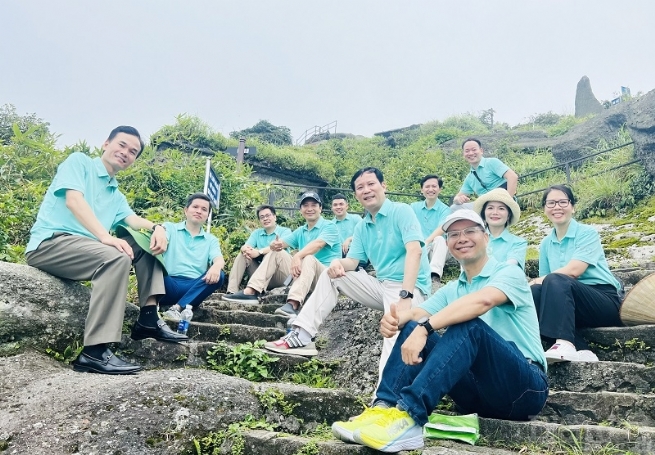 Đảng ủy VCCI dâng hương tại Khu Di tích lịch sử và danh lam thắng cảnh Yên Tử