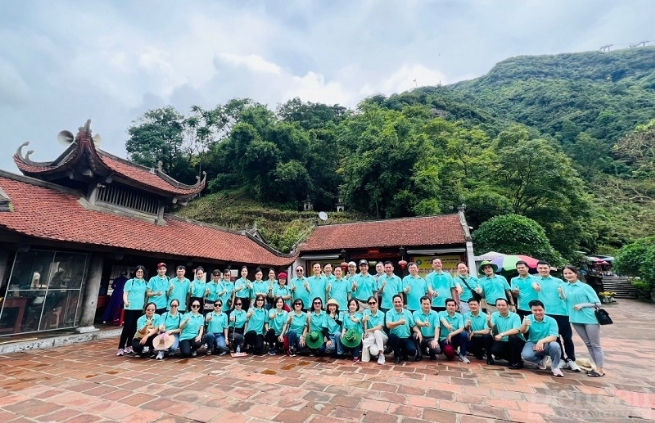 Đảng ủy VCCI dâng hương tại Khu Di tích lịch sử và danh lam thắng cảnh Yên Tử