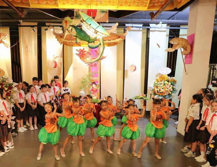 Khai mạc chuỗi hoạt động với chủ đề “Sắc màu Trung thu xưa” Khai mạc chuỗi hoạt động với chủ đề “Sắc màu Trung thu xưa”