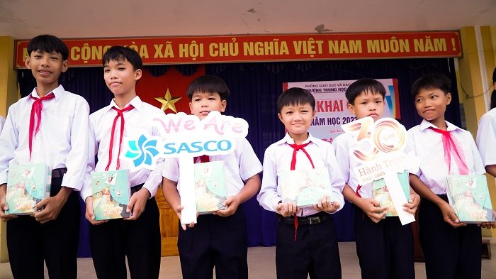 NĂM HỌC MỚI SASCO TRAO 75 PHẦN HỌC BỔNG, THƯ VIỆN XANH ĐẾN CÁC TỈNH THÀNH NĂM HỌC MỚI SASCO TRAO 75 PHẦN HỌC BỔNG, THƯ VIỆN XANH ĐẾN CÁC TỈNH THÀNH