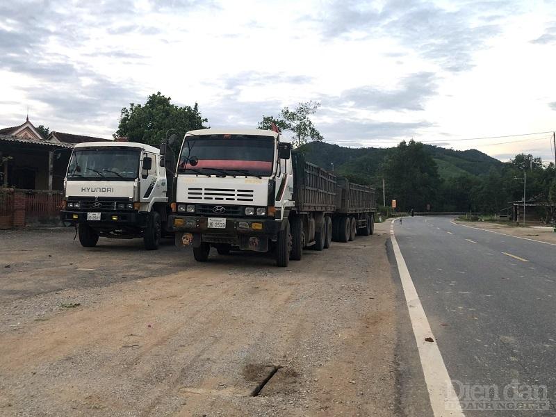 Quảng Bình: “Xe 2 khúc” biển Lào “đại náo” cửa khẩu Cha Lo