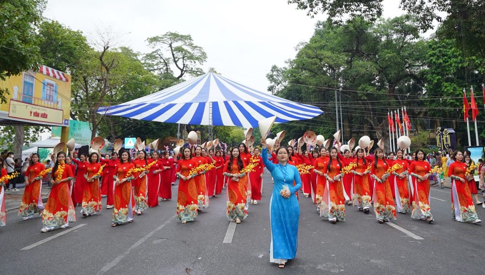 Đồng diễn Áo dài “Phụ nữ Thủ đô - hội nhập phát triển” Năm 2023 Đồng diễn Áo dài “Phụ nữ Thủ đô - hội nhập phát triển” Năm 2023