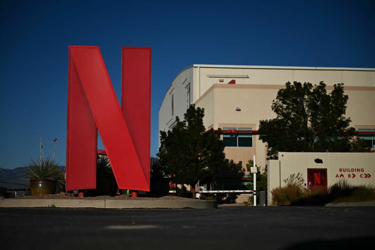 Theo bước Disney, Netflix đẩy mạnh chiến lược ăn theo phim Theo bước Disney, Netflix đẩy mạnh chiến lược ăn theo phim