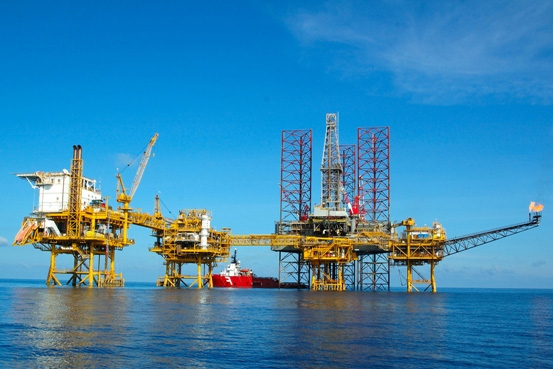 Cổ phiếu ngành dầu khí có biến động “cùng pha” với giá dầu? Cổ phiếu ngành dầu khí có biến động “cùng pha” với giá dầu?