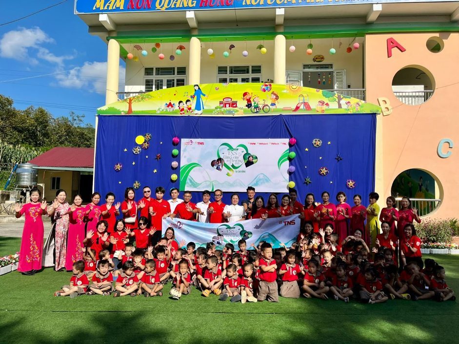 Xây thư viện xanh, TNS Holdings mang niềm vui đọc sách cho trẻ thơ Xây thư viện xanh, TNS Holdings mang niềm vui đọc sách cho trẻ thơ