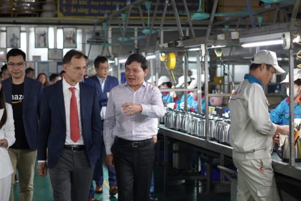 ĐẠI DIỆN CẤP CAO TẬP ĐOÀN AMAZON GLOBAL SELLING THĂM VÀ LÀM VIỆC TẠI NHÀ MÁY SUNHOUSE ĐẠI DIỆN CẤP CAO TẬP ĐOÀN AMAZON GLOBAL SELLING THĂM VÀ LÀM VIỆC TẠI NHÀ MÁY SUNHOUSE