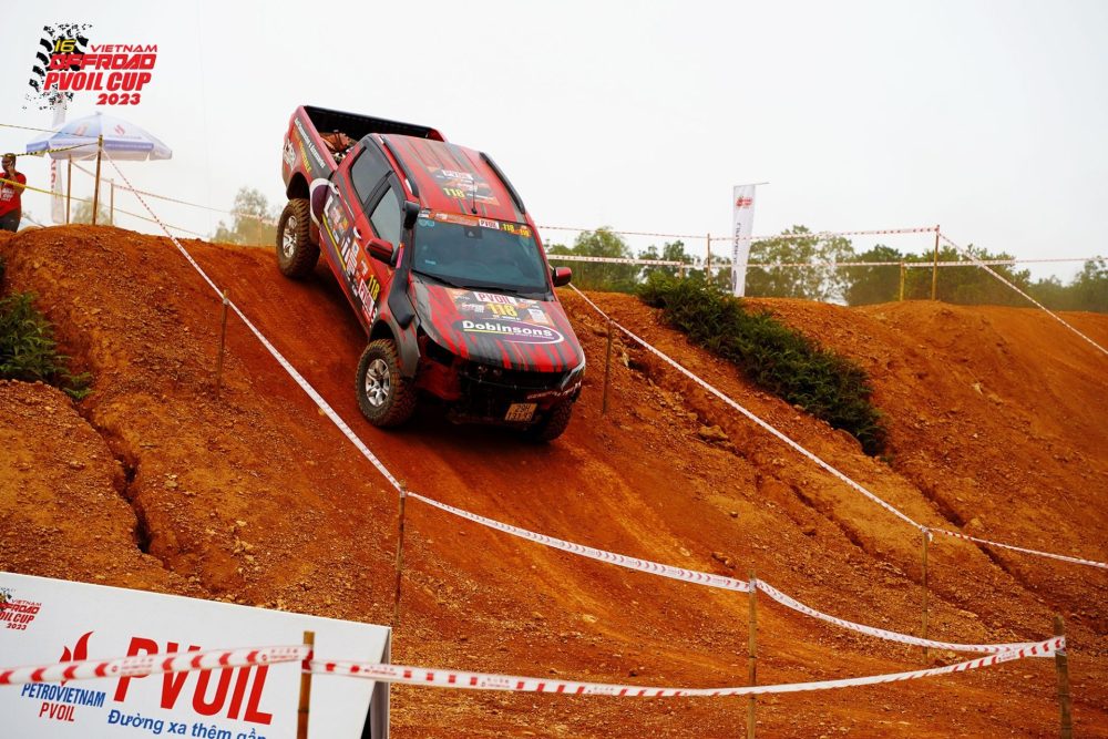 PVOIL VOC 2023 trình làng 4 đội đua vô địch lần đầu tiên trong 16 năm tổ chức giải