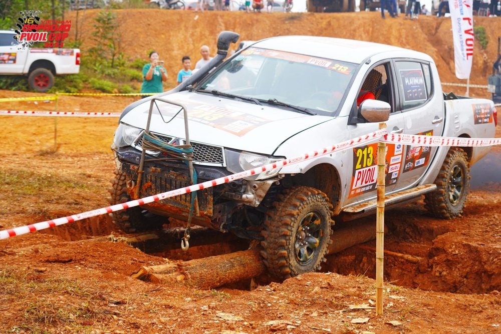 PVOIL VOC 2023 trình làng 4 đội đua vô địch lần đầu tiên trong 16 năm tổ chức giải