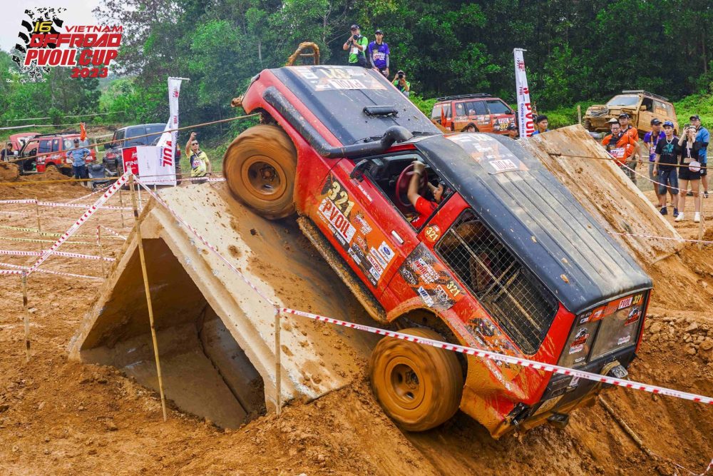 PVOIL VOC 2023 trình làng 4 đội đua vô địch lần đầu tiên trong 16 năm tổ chức giải