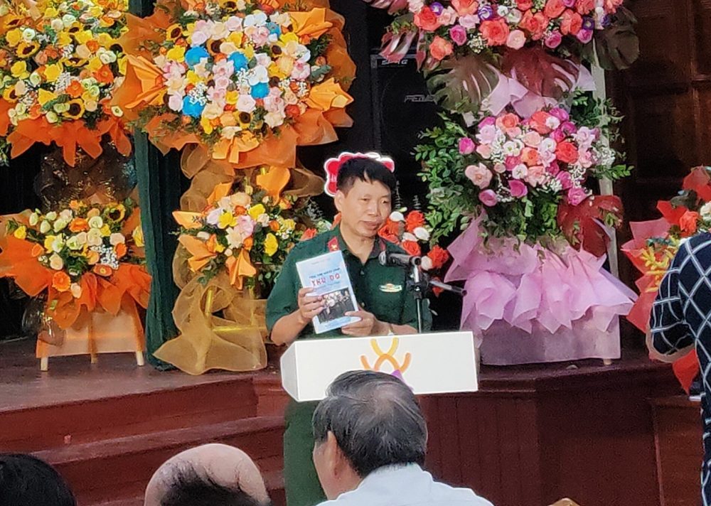 Ra mắt cuốn sách và Câu lạc bộ cùng tên “Trái tim người lính Thủ đô” Ra mắt cuốn sách và Câu lạc bộ cùng tên “Trái tim người lính Thủ đô”