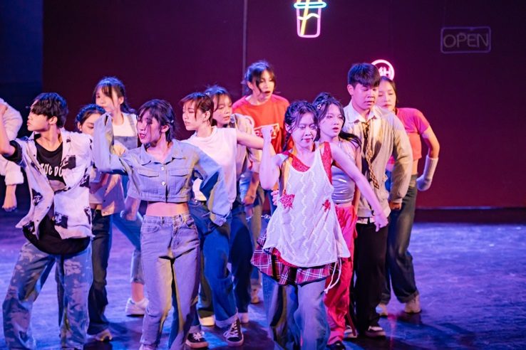 Học sinh trường Amsterdam gây ấn tượng với Showcase 2023 tại Nhà hát Tuổi trẻ