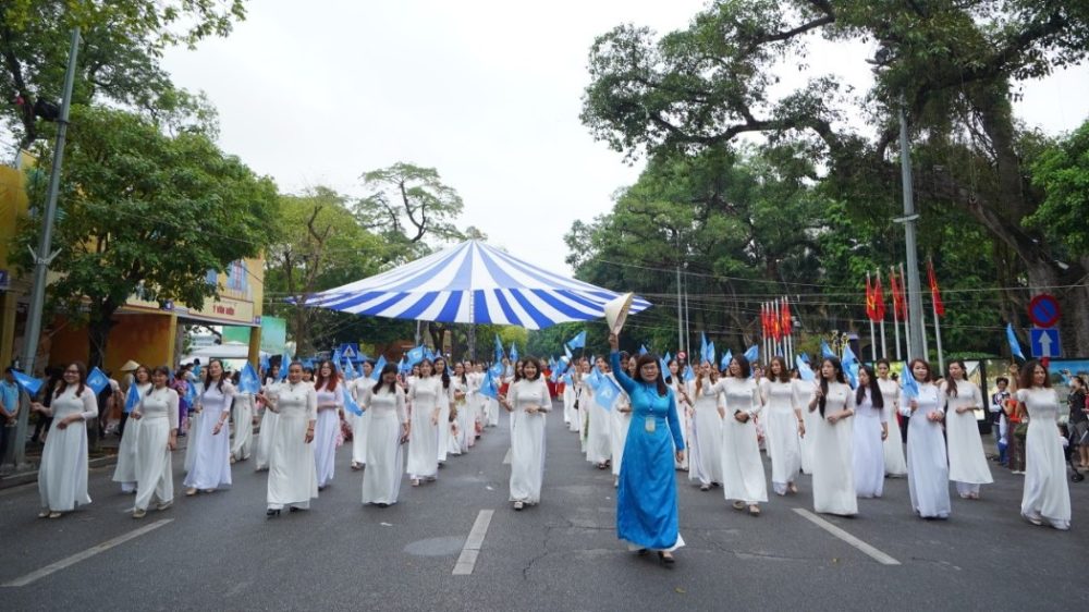 Đồng diễn Áo dài “Phụ nữ Thủ đô - hội nhập phát triển” Năm 2023 Đồng diễn Áo dài “Phụ nữ Thủ đô - hội nhập phát triển” Năm 2023