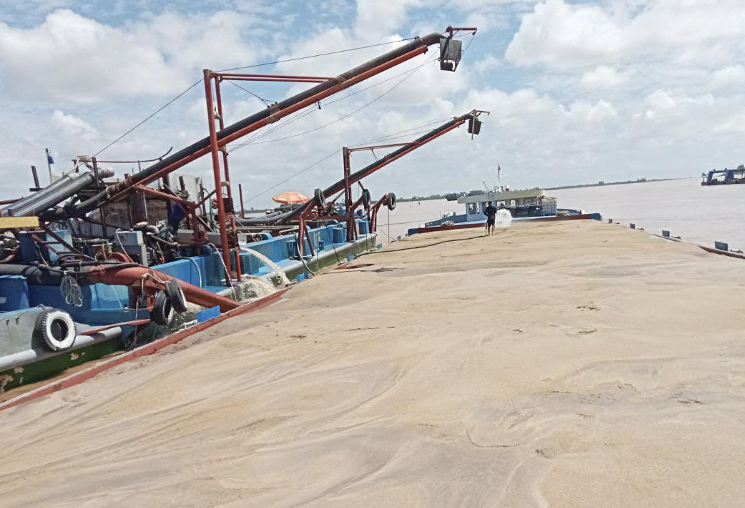 Chính phủ tiếp nhận kiến nghị nhập khẩu cát từ Campuchia phục vụ các dự án đường cao tốc