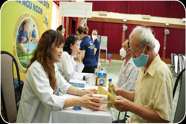 VTV và Vinamilk đưa người lớn tuổi đến những buổi hẹn cùng thanh xuân VTV và Vinamilk đưa người lớn tuổi đến những buổi hẹn cùng thanh xuân