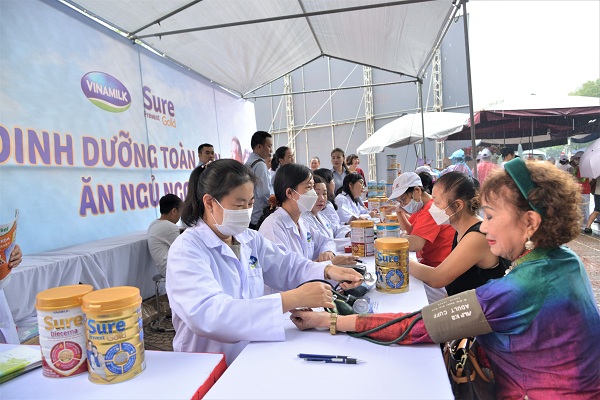 VTV và Vinamilk đưa người lớn tuổi đến những buổi hẹn cùng thanh xuân VTV và Vinamilk đưa người lớn tuổi đến những buổi hẹn cùng thanh xuân
