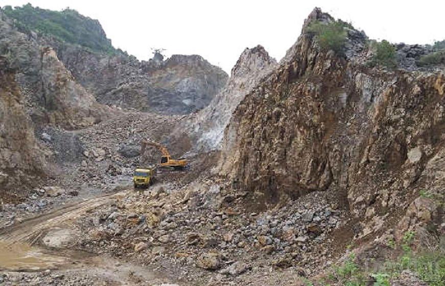 Nghệ An: Tài nguyên bị “rút ruột Nghệ An: Tài nguyên bị “rút ruột