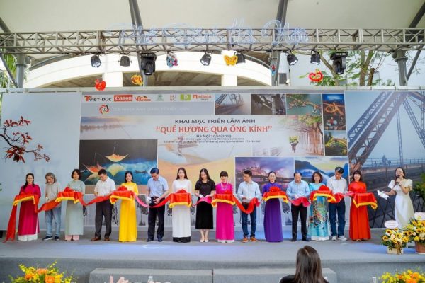 Khai mạc triển lãm ảnh nghệ thuật “Quê hương qua ống kính” Khai mạc triển lãm ảnh nghệ thuật “Quê hương qua ống kính”