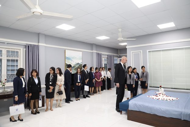 KẾT NỐI NHÀ TRƯỜNG VÀ DOANH NGHIỆP TRONG ĐÀO TẠO NGUỒN NHÂN LỰC DU LỊCH TẠI KHOA DU LỊCH VÀ KHÁCH SẠN UNETI KẾT NỐI NHÀ TRƯỜNG VÀ DOANH NGHIỆP TRONG ĐÀO TẠO NGUỒN NHÂN LỰC DU LỊCH TẠI KHOA DU LỊCH VÀ KHÁCH SẠN UNETI