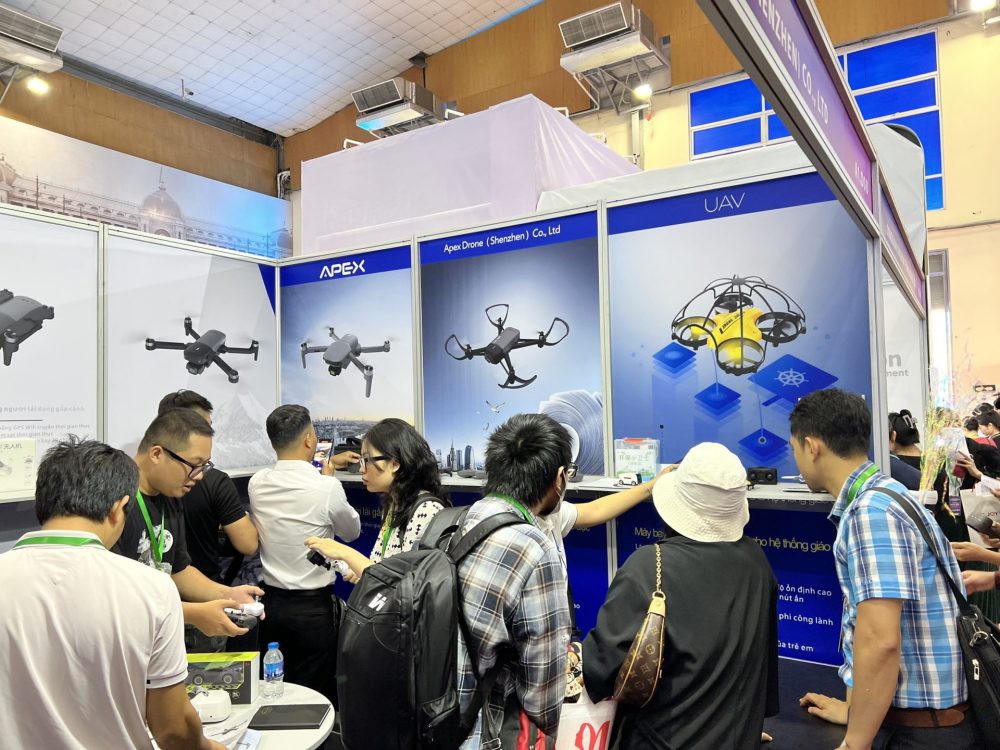 Khai mạc Triển lãm quốc tế điện tử và thiết bị thông minh Việt Nam năm 2023 Khai mạc Triển lãm quốc tế điện tử và thiết bị thông minh Việt Nam năm 2023