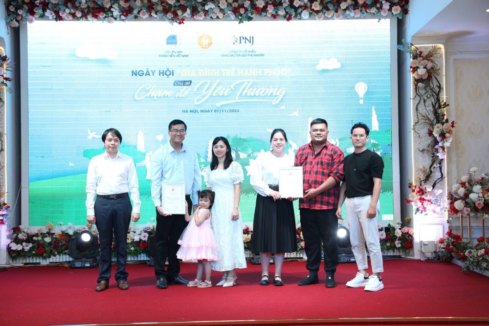 Trao giải cuộc thi “Gia đình yêu thương” trên Mạng xã hội TikTok Trao giải cuộc thi “Gia đình yêu thương” trên Mạng xã hội TikTok