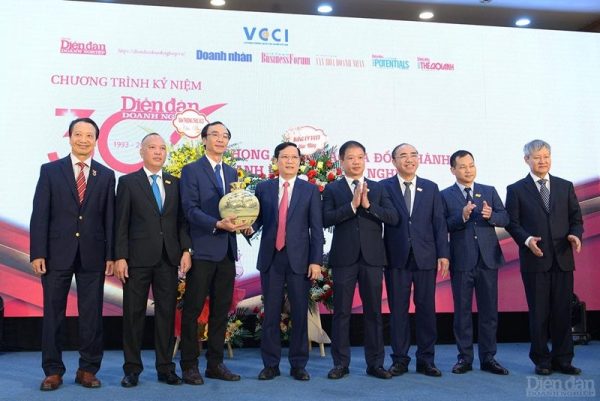 Tạp chí Diễn đàn Doanh nghiệp: Người bạn tri kỷ, uy tín và đáng tin cậy của cộng đồng doanh nghiệp Tạp chí Diễn đàn Doanh nghiệp: Người bạn tri kỷ, uy tín và đáng tin cậy của cộng đồng doanh nghiệp
