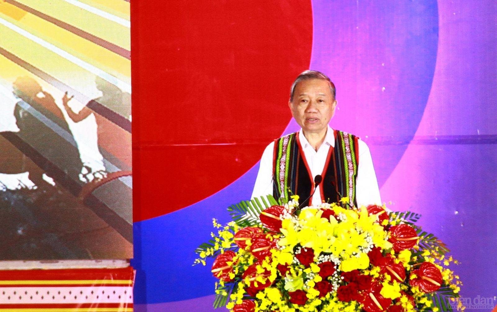 Ngày hội của dân tộc Tây Nguyên Ngày hội của dân tộc Tây Nguyên