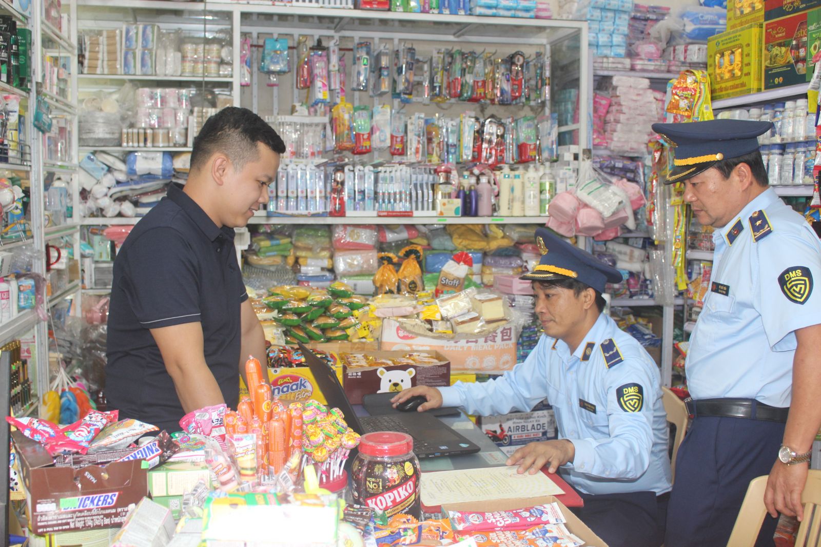 Nghệ An: Hàng lậu có dấu hiệu “nở rộ” dịp cuối năm? Nghệ An: Hàng lậu có dấu hiệu “nở rộ” dịp cuối năm?