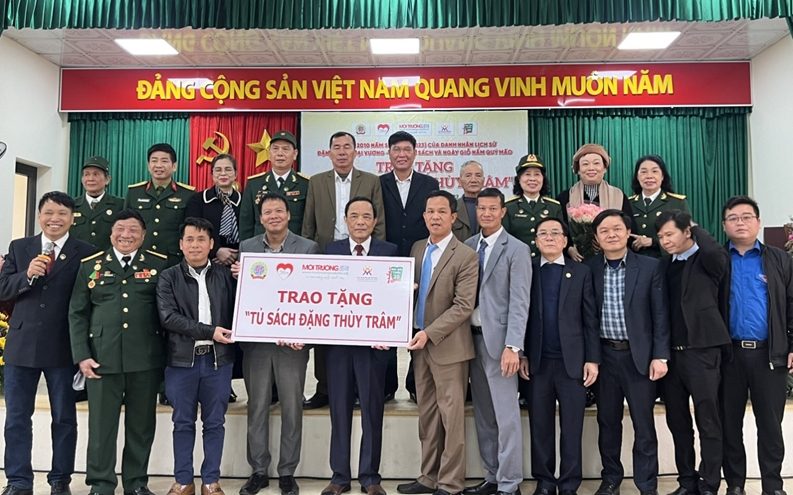 Hà Nội: Trao tặng ‘Tủ sách Đặng Thùy Trâm’ tại huyện Mê Linh Hà Nội: Trao tặng ‘Tủ sách Đặng Thùy Trâm’ tại huyện Mê Linh