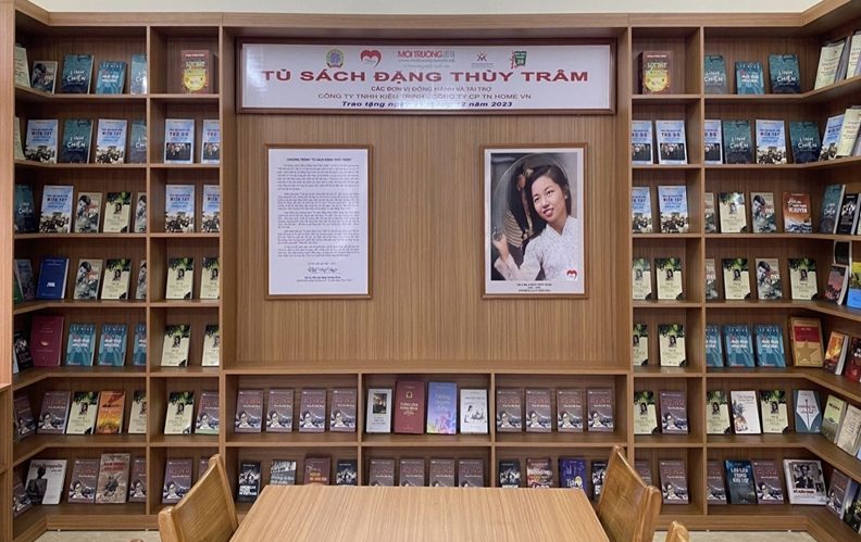 Hà Nội: Trao tặng ‘Tủ sách Đặng Thùy Trâm’ tại huyện Mê Linh Hà Nội: Trao tặng ‘Tủ sách Đặng Thùy Trâm’ tại huyện Mê Linh