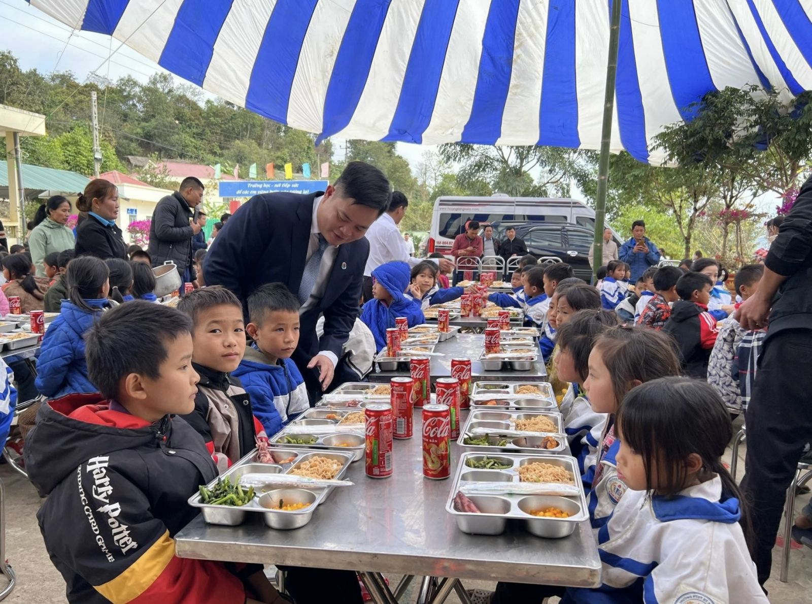 CLB Doanh nhân trẻ 1983 Hải Phòng đồng hành “Tình nguyện mùa Đông 2023 - Xuân tình nguyện 2024” CLB Doanh nhân trẻ 1983 Hải Phòng đồng hành “Tình nguyện mùa Đông 2023 - Xuân tình nguyện 2024”