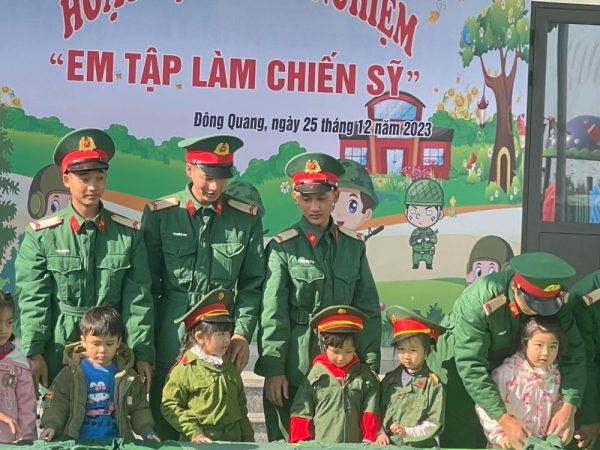 Trường mầm non Đông Quang sôi nổi hoạt động em tập làm chiến sỹ Trường mầm non Đông Quang sôi nổi hoạt động em tập làm chiến sỹ