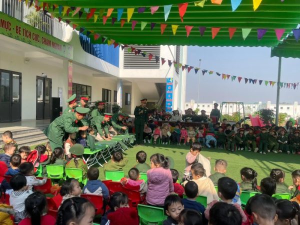 Trường mầm non Đông Quang sôi nổi hoạt động em tập làm chiến sỹ Trường mầm non Đông Quang sôi nổi hoạt động em tập làm chiến sỹ