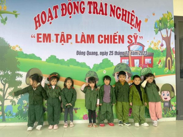 Trường mầm non Đông Quang sôi nổi hoạt động em tập làm chiến sỹ Trường mầm non Đông Quang sôi nổi hoạt động em tập làm chiến sỹ