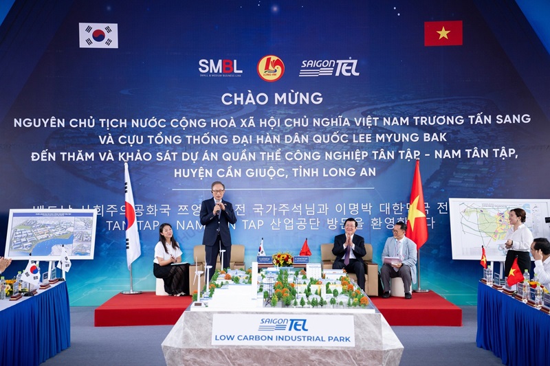 Cựu Tổng thống Hàn Quốc và doanh nghiệp khảo sát quần thể công nghiệp Tân Tập - Nam Tân Tập Cựu Tổng thống Hàn Quốc và doanh nghiệp khảo sát quần thể công nghiệp Tân Tập - Nam Tân Tập