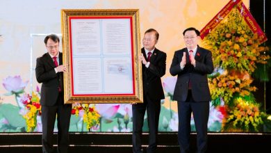 Chủ tịch Quốc hội Vương Đình Huệ tham dự Lễ công bố nghị quyết thành lập thị xã Việt Yên