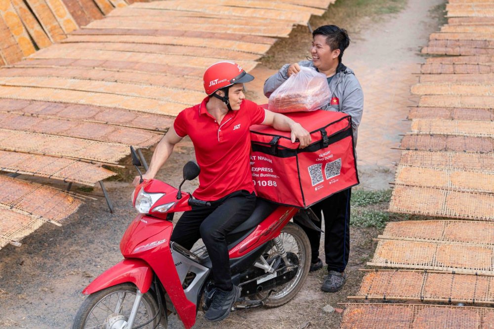 Hơn 1.000 nhà bán hàng tham gia “Học nhanh bán lẹ” cùng J&T Express Hơn 1.000 nhà bán hàng tham gia “Học nhanh bán lẹ” cùng J&T Express