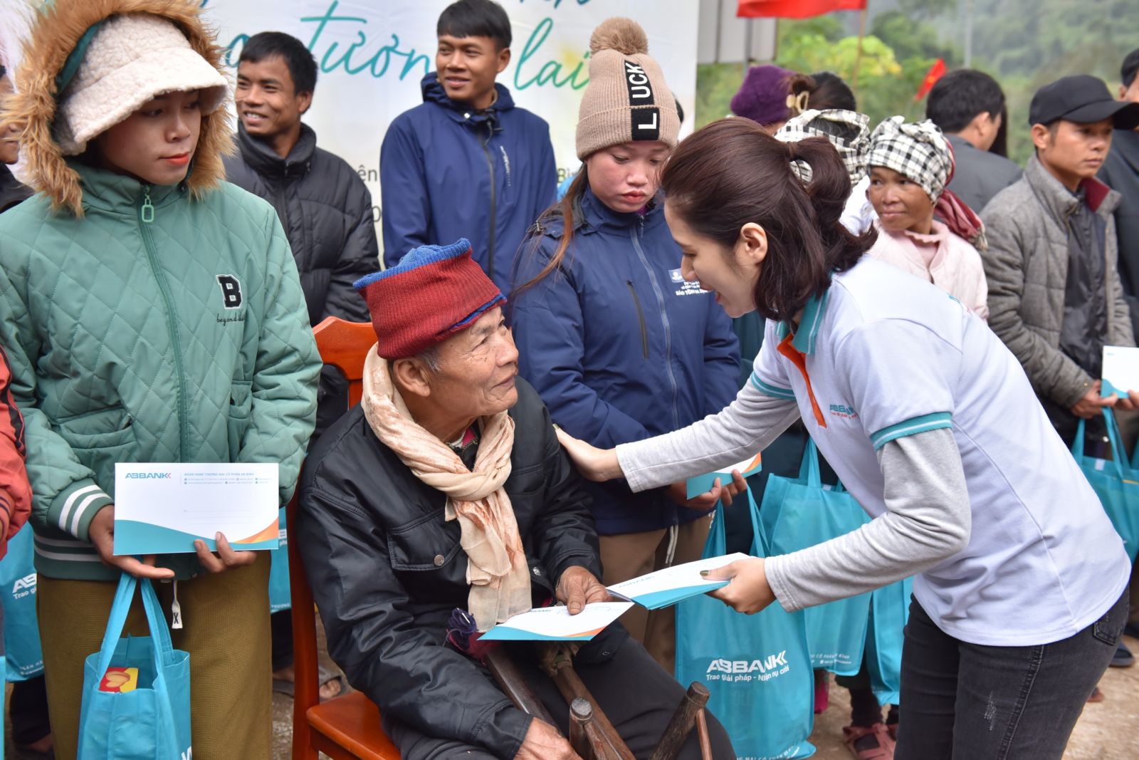 Tết An Bình 2024: ABBANK gây quỹ tài trợ 50.000 cây gỗ lớn cho Quảng Bình Tết An Bình 2024: ABBANK gây quỹ tài trợ 50.000 cây gỗ lớn cho Quảng Bình