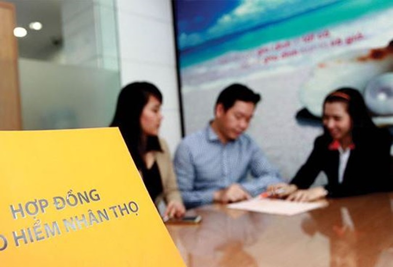 Có nên “cấm cửa” phân phối bảo hiểm qua ngân hàng?