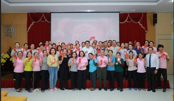 CÔNG TY CỔ PHẦN CHĂN NUÔI C.P. VIỆT NAM MANG XUÂN ĐẾN VỚI CÁN BỘ VÀ CỘNG ĐỒNG CÔNG TY CỔ PHẦN CHĂN NUÔI C.P. VIỆT NAM MANG XUÂN ĐẾN VỚI CÁN BỘ VÀ CỘNG ĐỒNG