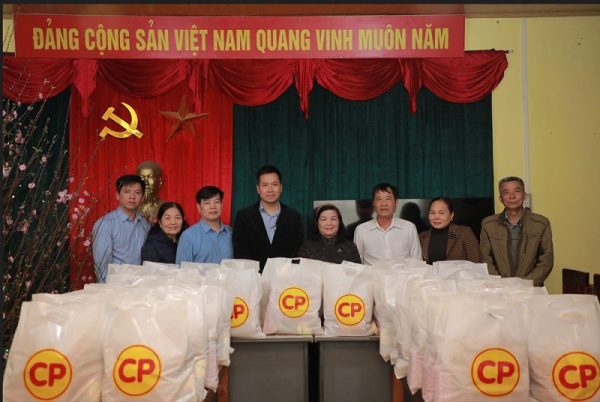 CÔNG TY CỔ PHẦN CHĂN NUÔI C.P. VIỆT NAM MANG XUÂN ĐẾN VỚI CÁN BỘ VÀ CỘNG ĐỒNG CÔNG TY CỔ PHẦN CHĂN NUÔI C.P. VIỆT NAM MANG XUÂN ĐẾN VỚI CÁN BỘ VÀ CỘNG ĐỒNG